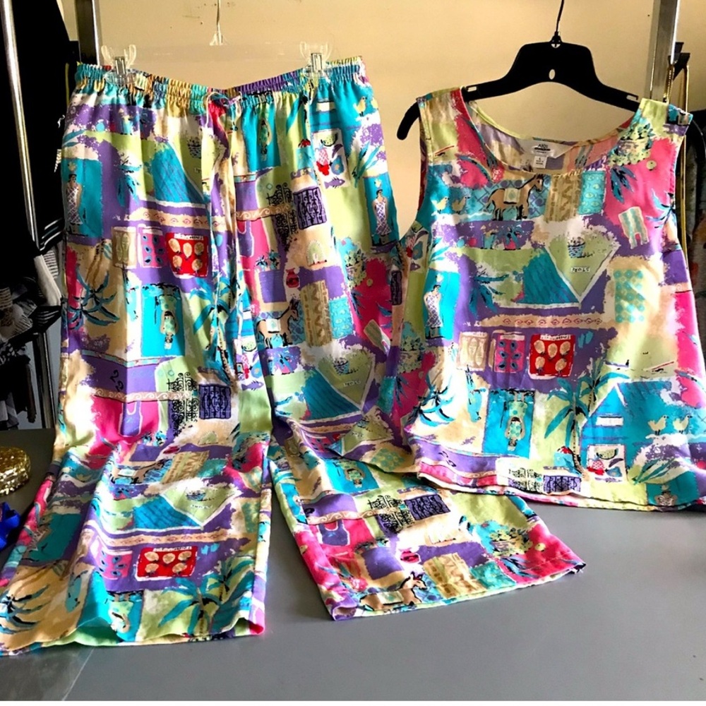 Artistic Blue and Pink Cropped Pants with Elastic Waist & Shell Top